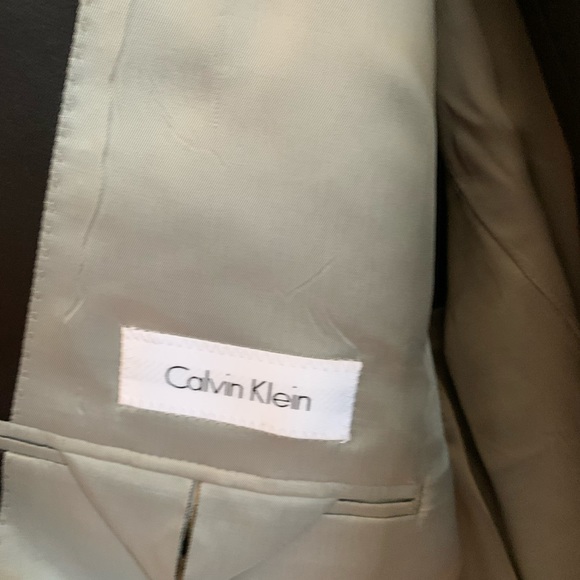 Tuxedo - Picture 2 of 5